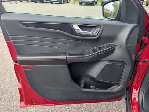 Used 2025 Ford Escape ST-Line Select AWD/4WD image 7