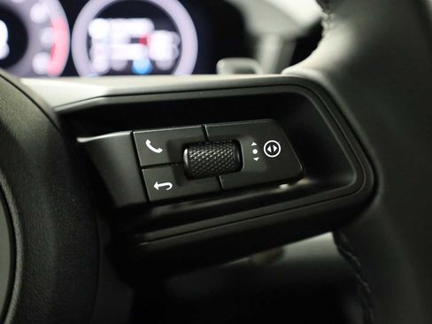 New 2025 Porsche Cayenne Coupe image 28