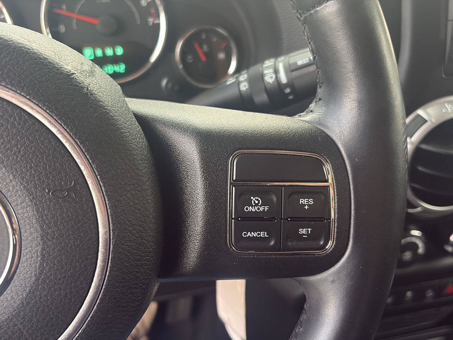 Used 2012 Jeep Wrangler Unlimited Rubicon w/ Connectivity Group AWD/4WD image 22