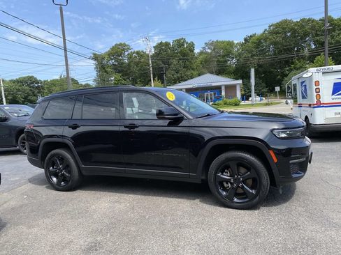 Used 2023 Jeep Grand Cherokee L Limited w/ Black Appearance Package AWD/4WD image 9