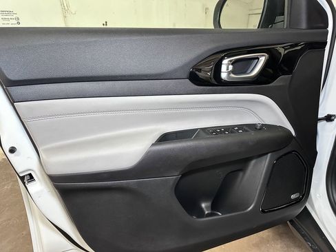 New 2026 Jeep Compass Limited w/ Sun, Sound & Navigation Group image 18