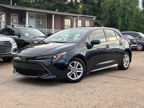 Used 2019 Toyota Corolla Hatchback FWD image 2