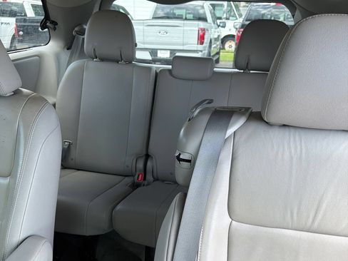 Used 2015 Toyota Sienna XLE w/ XLE Navigation Package FWD image 9