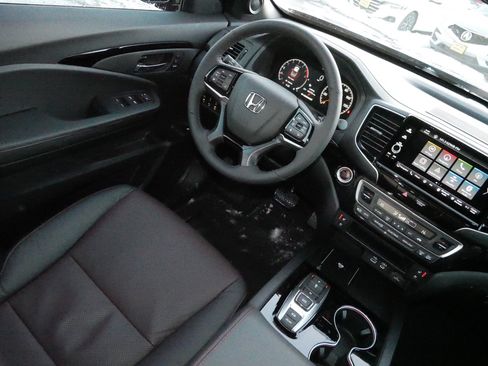 Certified 2026 Honda Ridgeline Black Edition image 9