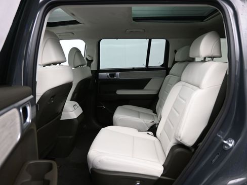 Used 2025 Hyundai Santa Fe Calligraphy image 32