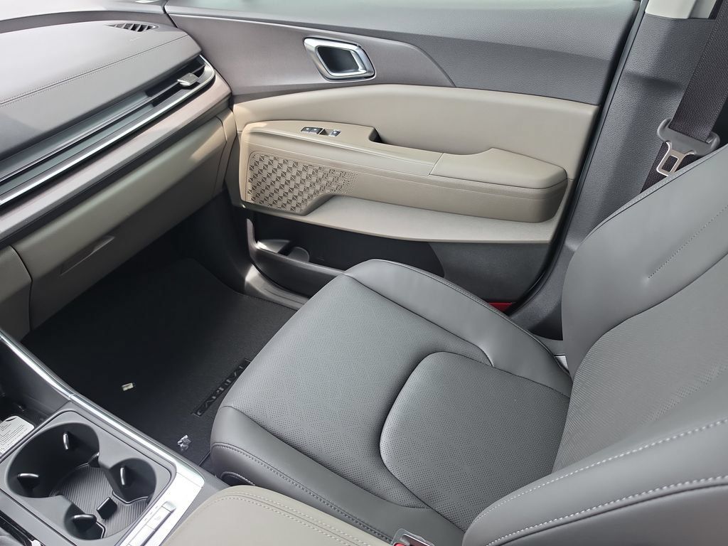 New 2026 Kia Carnival EX FWD image 16