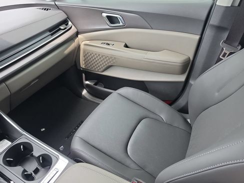 New 2026 Kia Carnival EX FWD image 16