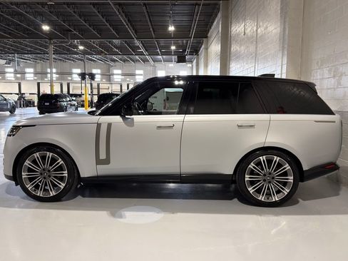Certified 2024 Land Rover Range Rover SE AWD/4WD image 2