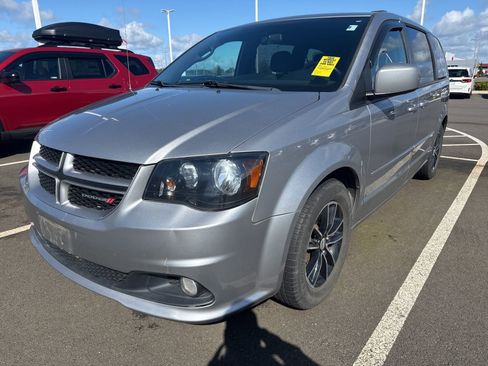Used 2016 Dodge Grand Caravan R/T image 1