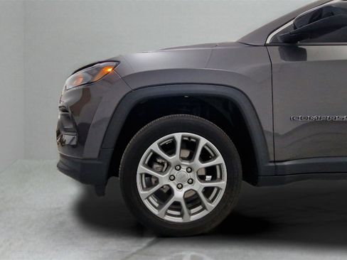 Used 2022 Jeep Compass Latitude image 30