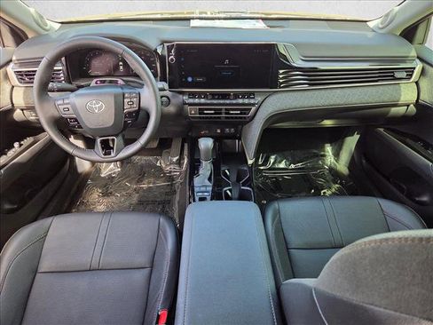 Used 2026 Toyota Camry XLE image 18