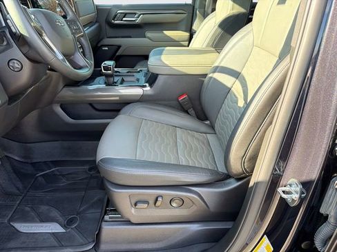 Used 2024 Chevrolet Silverado 1500 ZR2 w/ Technology Package image 27