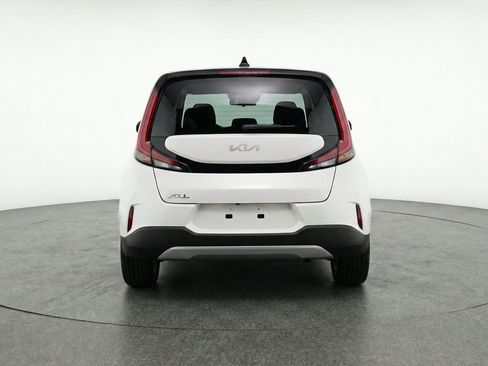 Used 2025 Kia Soul LX w/ LX Technology Package FWD image 7