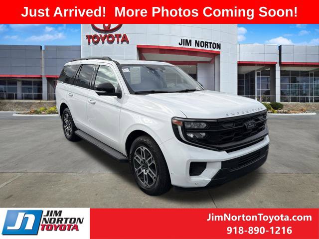 Used 2025 Ford Expedition Active AWD/4WD image 1
