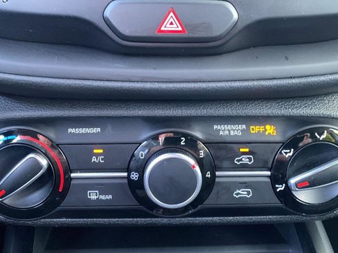 Used 2022 Kia Soul LX image 7