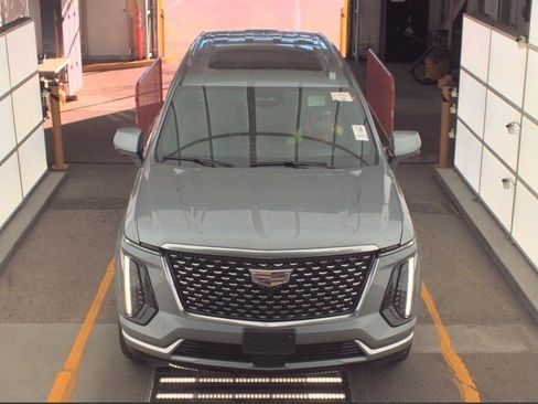 Certified 2025 Cadillac Escalade Premium Luxury image 15