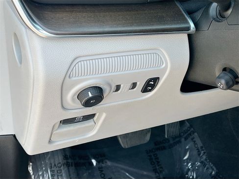 Used 2023 Jeep Grand Wagoneer 4WD image 10