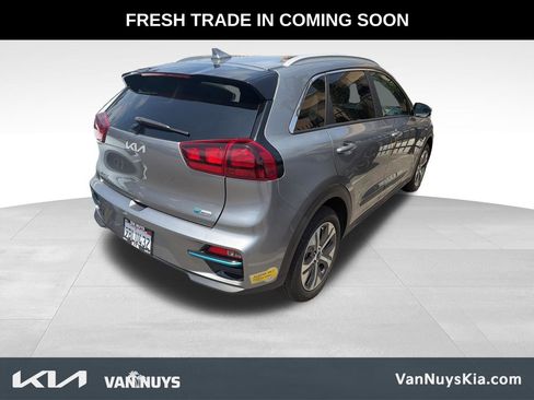 Used 2022 Kia Niro EX FWD image 3