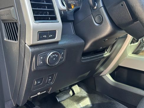 Used 2018 Ford F250 Lariat w/ Lariat Ultimate Package AWD/4WD image 25