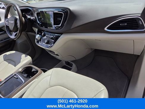 Used 2019 Chrysler Pacifica Touring-L Plus w/ Advanced Safetytec Group FWD image 18
