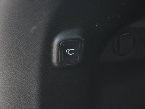 Used 2021 Jeep Cherokee Limited image 24