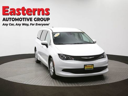 Used 2023 Chrysler Voyager LX image 51