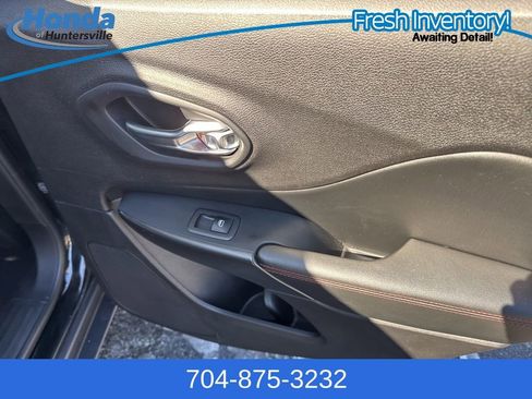 Used 2019 Jeep Cherokee Trailhawk w/ Cold Weather Group image 14