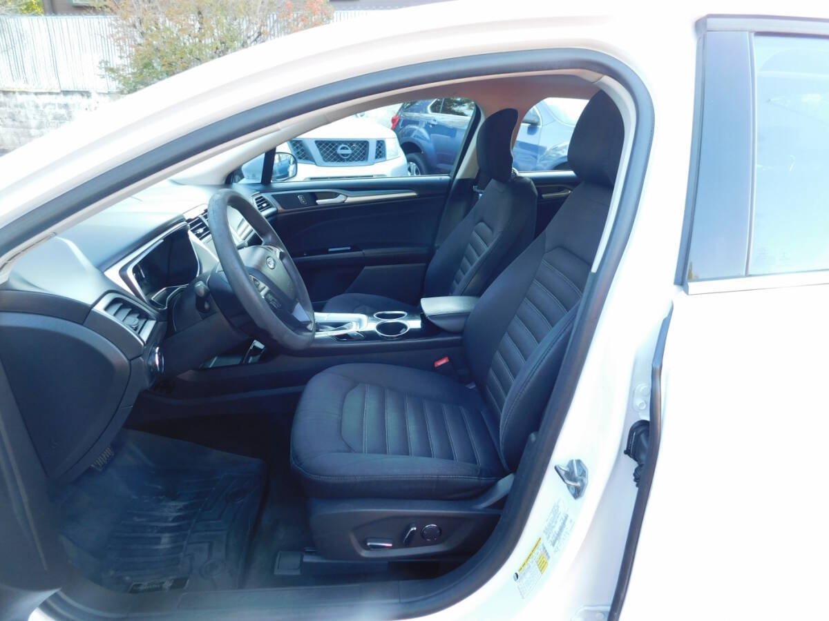 Used 2013 Ford Fusion SE FWD image 6