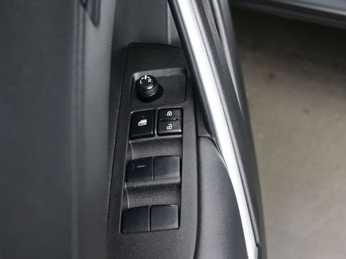 Used 2022 Toyota Corolla Cross LE image 10