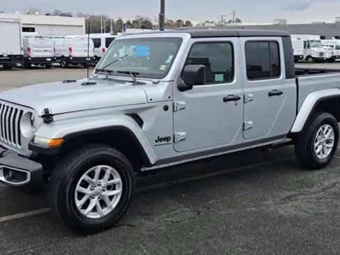 Used 2023 Jeep Gladiator Sport image 5