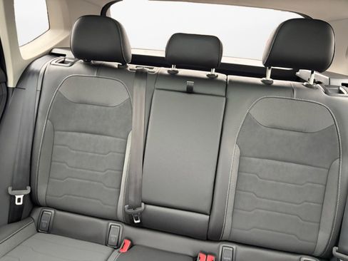 Used 2026 Volkswagen Taos SE image 12