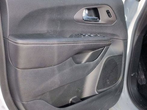 New 2026 Chrysler Pacifica Select AWD/4WD image 14