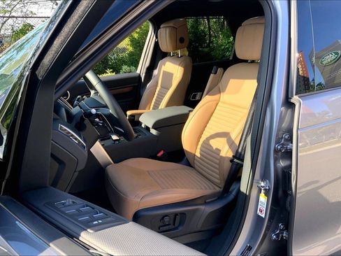 Certified 2025 Land Rover Discovery Dynamic SE AWD/4WD image 7