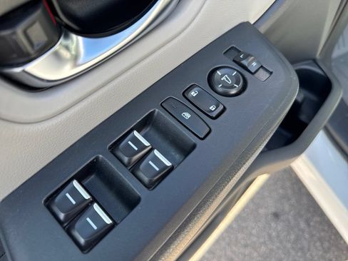 Used 2023 Honda Pilot Touring image 11