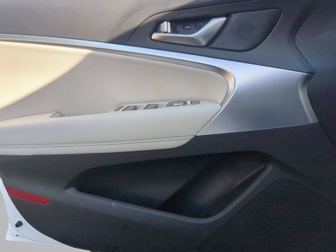 Used 2025 Genesis G70 2.5T RWD image 31