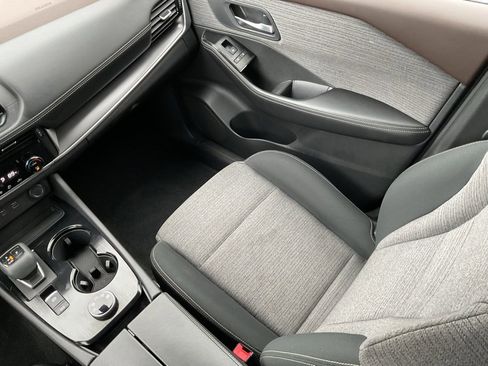 Used 2022 Nissan Rogue SV image 17