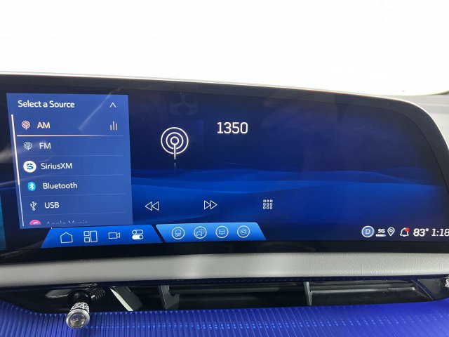 Used 2027 Cadillac Optiq Luxury RWD image 13