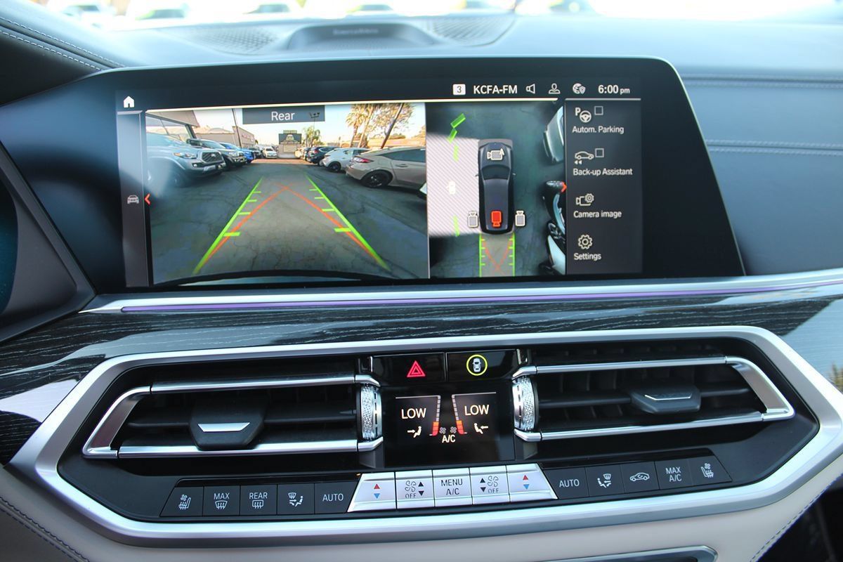 Used 2021 BMW X7 M50i w/ Dynamic Handling Package AWD/4WD image 37