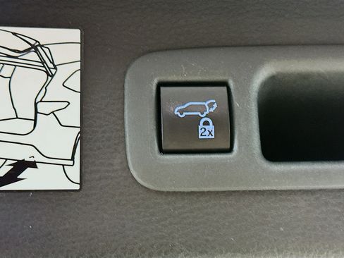 Used 2021 Toyota Sienna XLE image 31