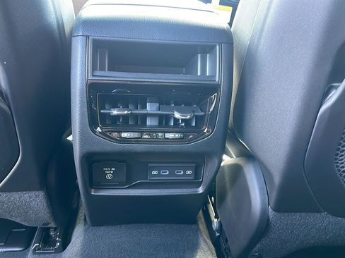 New 2026 Jeep Grand Cherokee Altitude AWD/4WD image 26