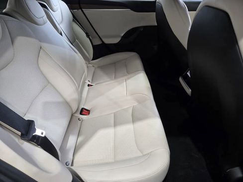 Used 2022 Tesla Model S image 9