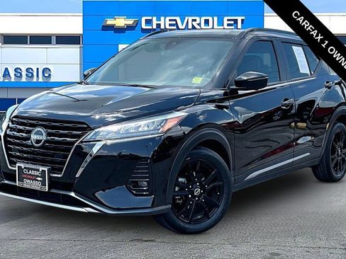 Used 2023 Nissan Kicks SR w/ SR Premium Package FWD image 2