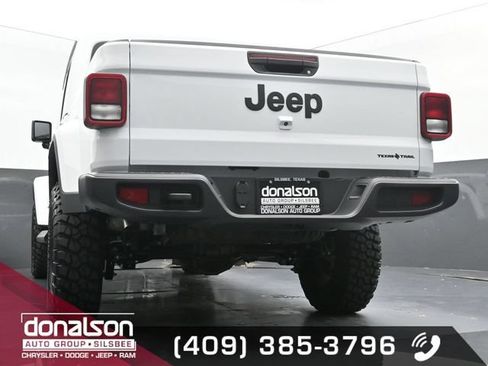 Used 2025 Jeep Gladiator Sport AWD/4WD image 16