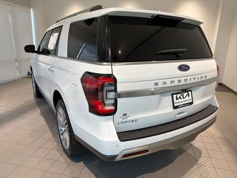Used 2022 Ford Expedition Limited AWD/4WD image 3