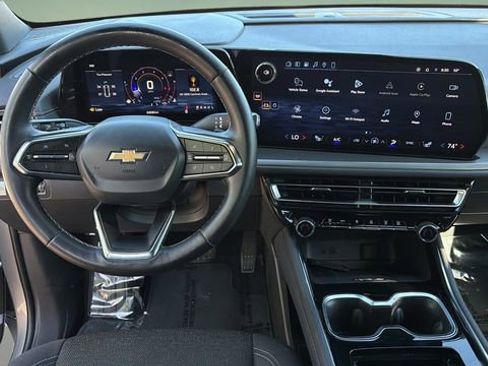 Used 2024 Chevrolet Traverse LT FWD image 11