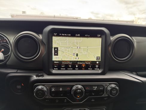 Used 2023 Jeep Wrangler Unlimited Willys AWD/4WD image 23