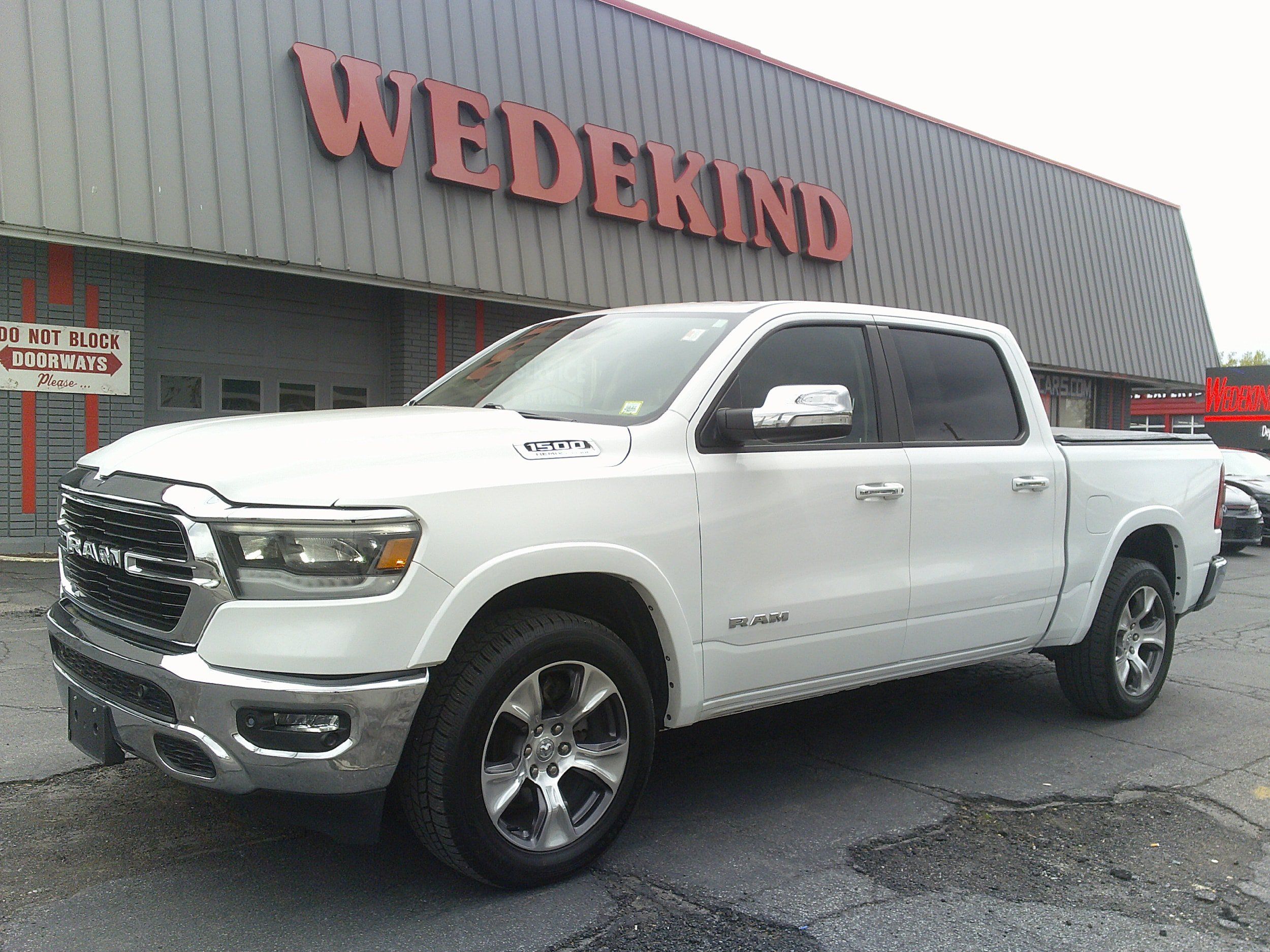 Used 2021 RAM 1500 Laramie AWD/4WD image 1