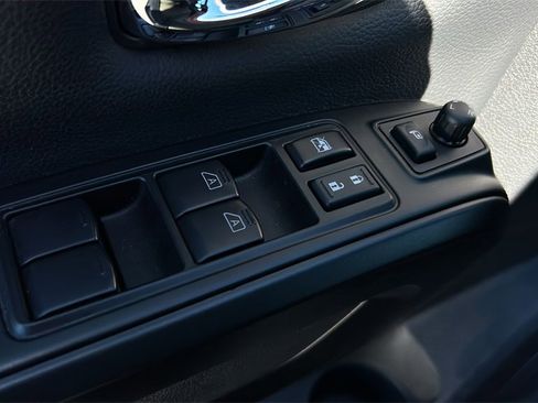 Used 2024 Nissan Titan PRO-4X w/ Pro-4x Convenience Package image 21