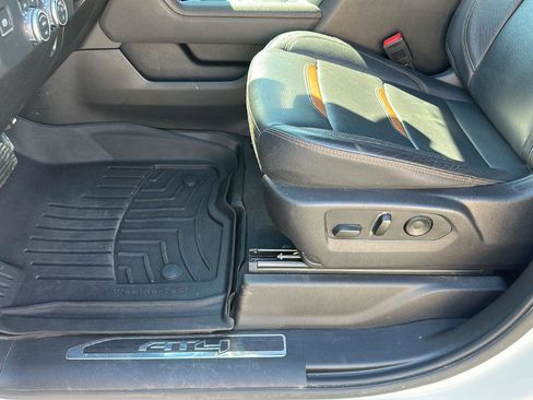 Used 2024 GMC Sierra 2500 AT4 image 12