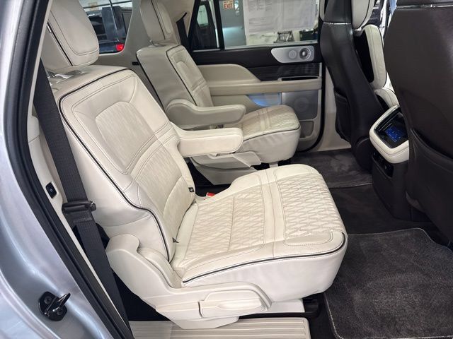Used 2023 Lincoln Navigator L Black Label AWD/4WD image 28